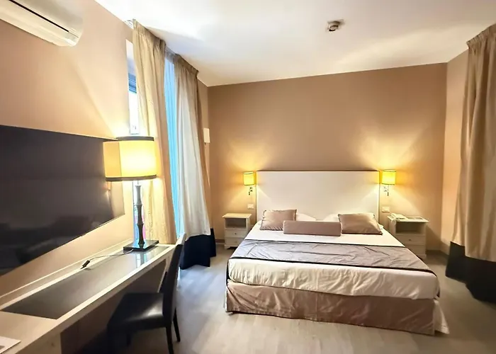 Del Real Orto Botanico Hotel Nápoles