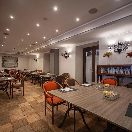 Del Real Orto Botanico Неаполь